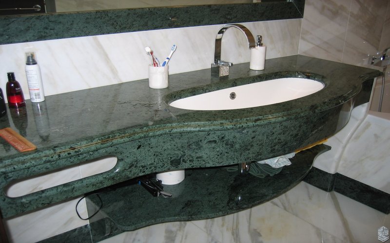 TOP BAGNO REALIZZATO CON IL MARMO DA GENERALMARMI